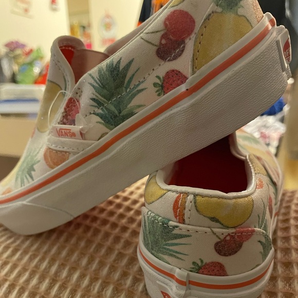 Brand new women Vans unique shoes - Picture 2 of 2